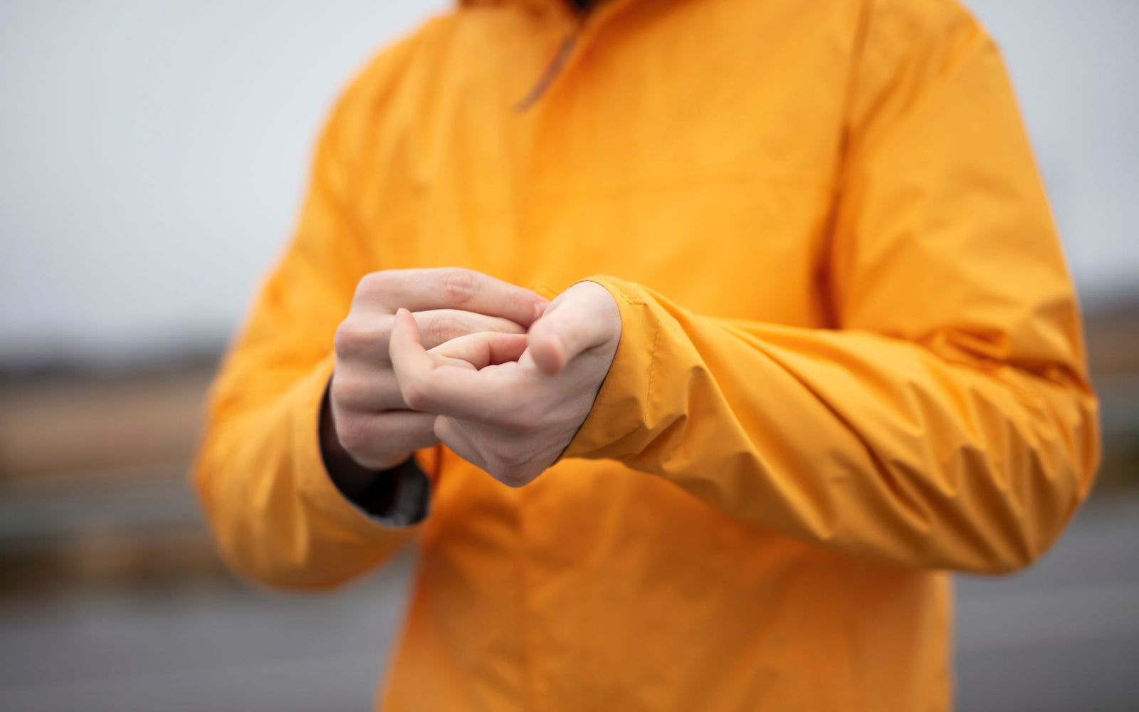 Est-ce que le 100% polyester tient chaud