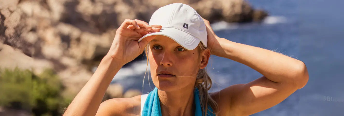 Cappello da pioggia sportivo per le donne con un tocco di eleganza Cappello da pioggia sportivo per le donne con un tocco di eleganza