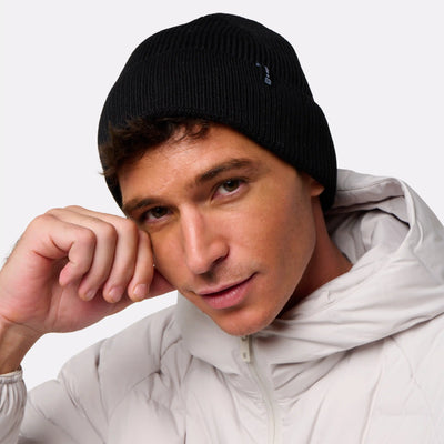 Bonnet noir porté homme