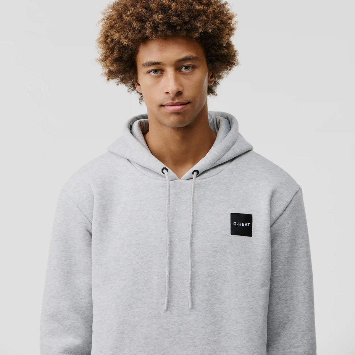Hoodie chauffant édition limitée gris porté homme